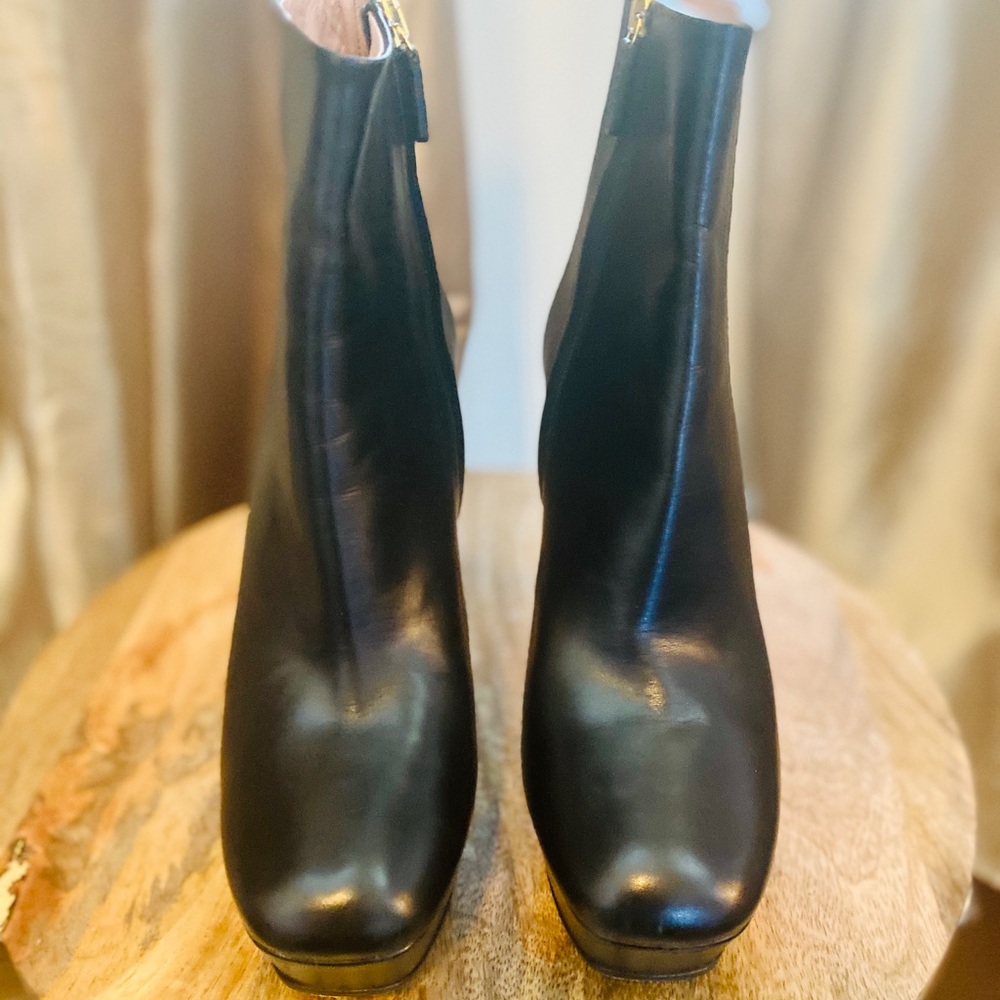 ❌SOLD❌GUCCI Boots - Picture 2 of 8